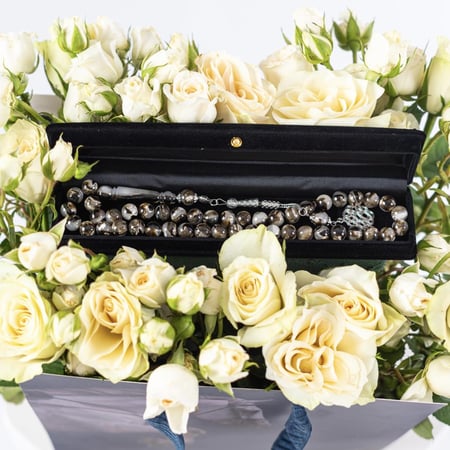 كيس ورد مع سبحه ( الرياض )