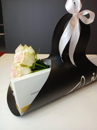 حقيبة ورد مع شوكولاته شقنتشر من بستاني