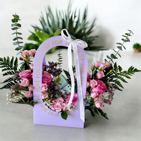 بوكس ورد مع شوكولاتة أنوش