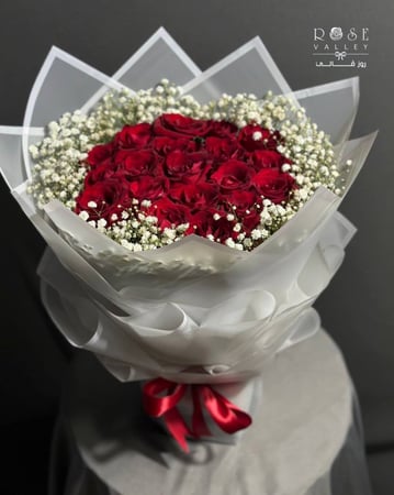 باقة ورد مع جبسوفيليا أبيض