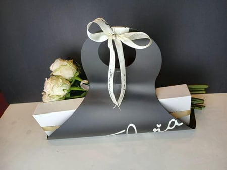 حقيبة ورد مع شوكولاته شقنتشر من بستاني