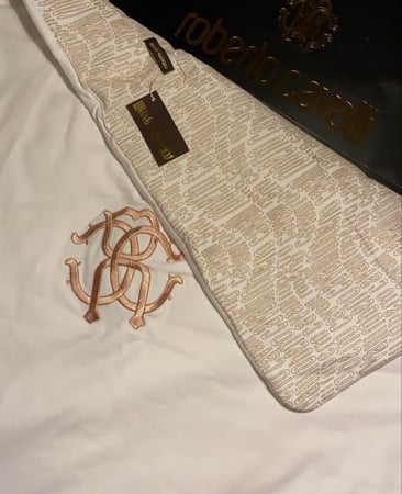 طقم روبرتو كفالي 5قطع+كيس الماركه