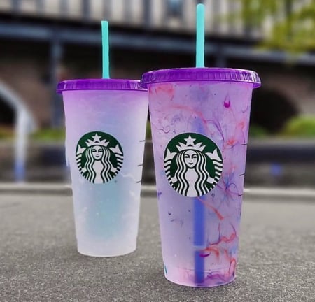 كوب ستاربكس بنفسجي