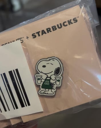 starbucks x peanuts pin