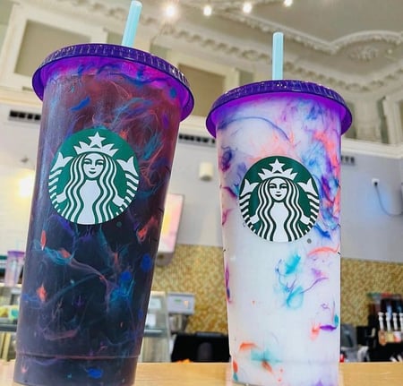 كوب ستاربكس بنفسجي