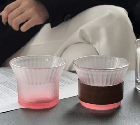 كوب زجاج بممسك خشبي210 مل - وردي