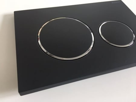 وجه خزان دفن أسود مطفي سيجما 20 دائري جيبرت GEBERIT