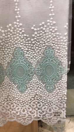 ستائر رول زيبرا مطرز وخلفية بلاك اوت تطريز لبني