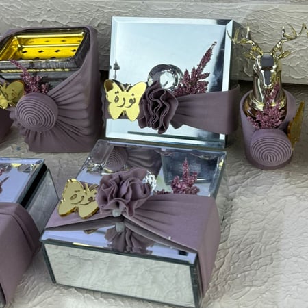 علب اكسسوارات مرايه بالتغليف مع كتابة لوجو حسب الطلب {درزن 12حبه }