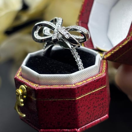 خاتم من الفضة الخالصة تصميم فيونكا مطعمة بالزركون