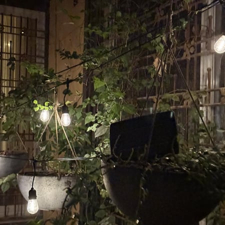 عقود إنارة 10متر بالطاقة الشمسية - كريمي