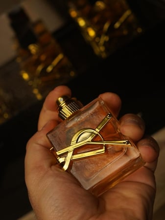 توزيعات عطر لبري إيف سان لوران (YSL Libre) 12حبه.  SN1