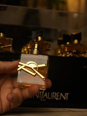 توزيعات عطر لبري إيف سان لوران (YSL Libre) 12حبه.  SN1