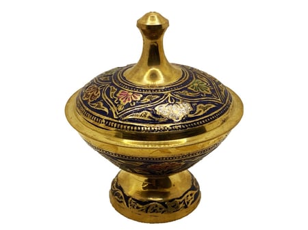 تمريه من النحاس الاصفر مزخرف بغطاء مقاس صغير