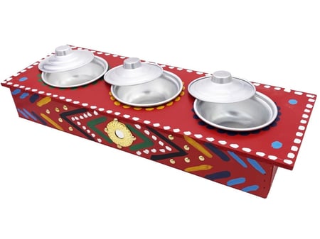 صينية تقديم مع ثلاث بوادي