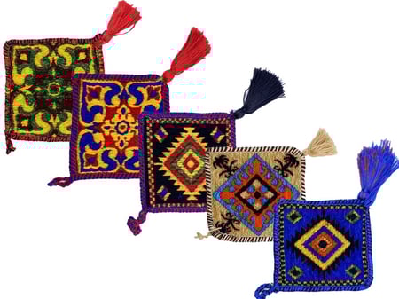 بيز تراثي نقشات مختلفه