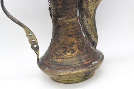 دلة نحاس قديمة