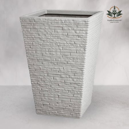 مركن حجري لزراعة الأشجار