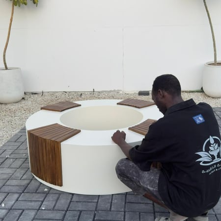 جلسة دائرية خارجية كبيرة