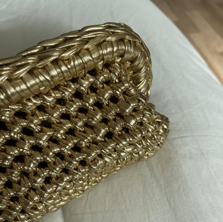 شنطه ذهبي بخيوط الميتاليك