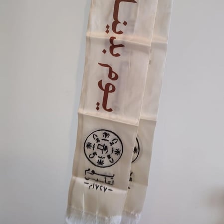 12 شال يوم التأسيس عايدي طبقتين لون بيج كتابة بني  SSAF0036