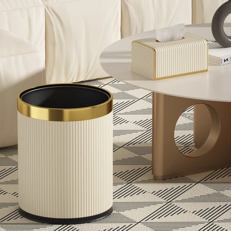 سلة مهملات دائرية بلاستيك ابيض مقلم باطار ستيل ذهبي 10لتر GWD1534P