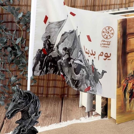 12 سارية بلاستيك مع علم يوم التأسيس وسط لون بني وبيج مقاس SSAF0030  70×40×60