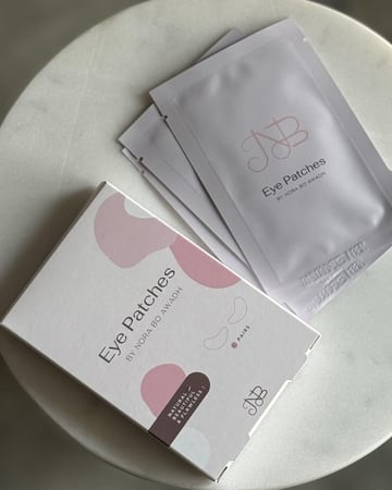 لصقات تحت العين من نورة بو عوض