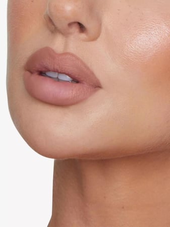 محدد الشفاه من ريفاي