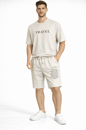 طقم رجالي صيفي بشورت بطبعة Travel عصرية