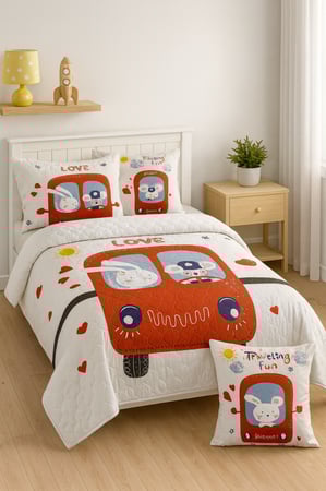 طقم مفارش أطفال – ٤ قطع بتصميم الحافلة اللطيفة �