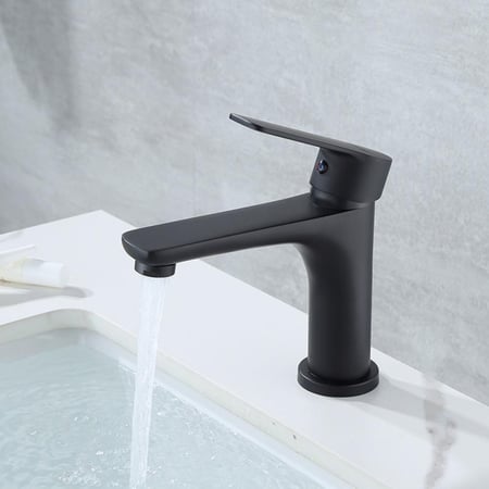 خلاط مغسلة  اسود  مع راس هراب نفس اللون