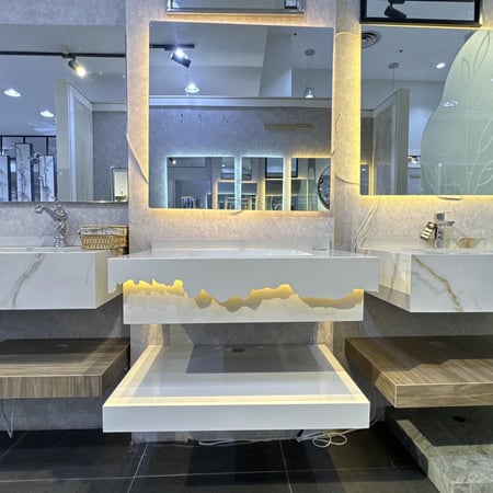 مغسلة بورسلان سادة فخمة بأضاءة مع رف ومرايا مقاس80سم