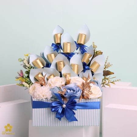 بوكس أزرق مع شوكلاتة بلجكية ..مع تنسيق الورد الصناعي CH003