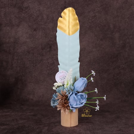 هدية يوم المعلم تحفة مزينة بالورود