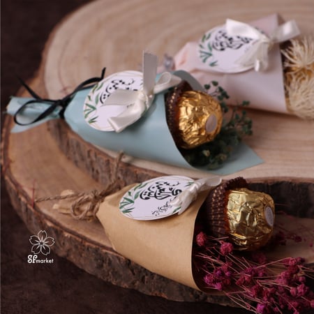 12 حبة توزيعات ورد مع شوكلاته وثيم وليد الكعبة