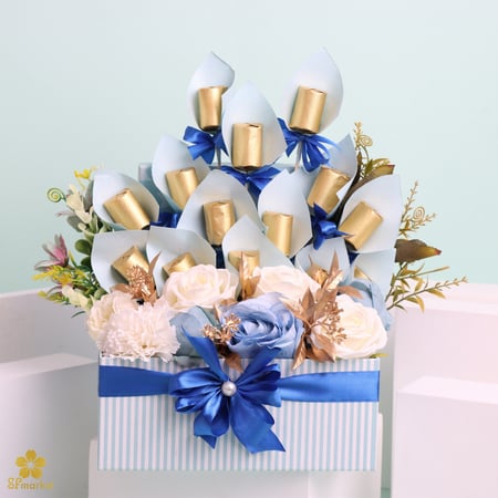 بوكس أزرق مع شوكلاتة بلجكية ..مع تنسيق الورد الصناعي CH003