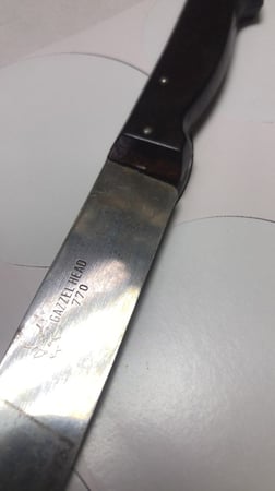 الماني ام غزال 770 قديم شد بلد مخزنة مقبض خشب مسمارين كربون قابل للصدا ونصل بطول 15 سم ملاحظة( يوجد صدا خفيف بسبب التخزين)