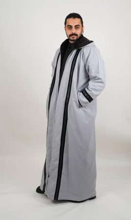 فروة قمرة جوخ مع فرو مبطن ناعم لون رصاصي