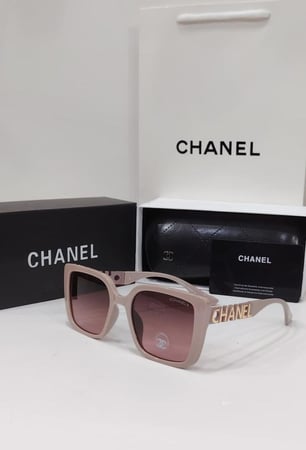 نظارات شانيل – إطار وردي فاتح مع عدسات بنية وردية متدرجة