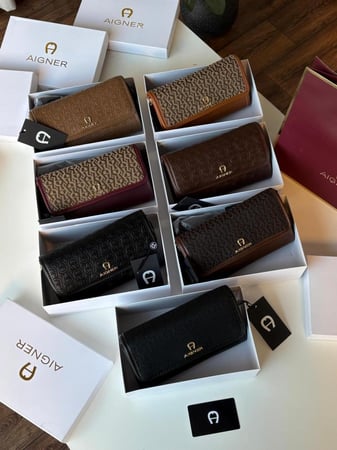 شنطة نسائية ماركة AIGNER جلد فاخر بتصميم أنيق كلاسيكي