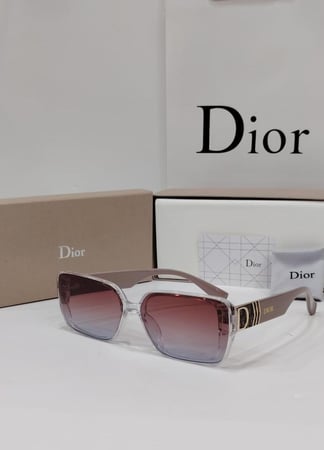 نظارة ديور فاخرة بإطار أبيض عاجي وعدسات متدرجة 41