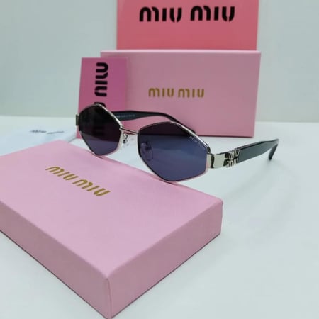 نظارة شمس ميو ميو – إطار أنيق وعدسات راقية