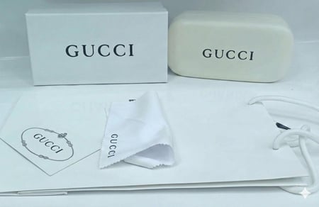 نظارة قوتشي- إطار كلاسيكي وعدسات سوداء أنيقة