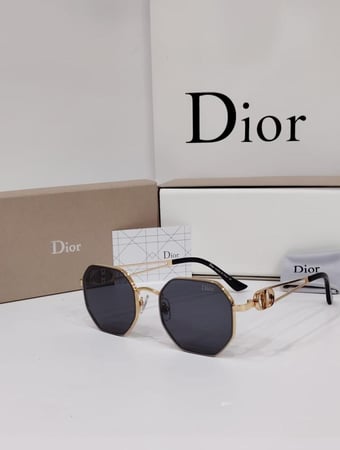 نظارة ديور فاخرة بإطار معدني ذهبي وعدسات داكنة 09