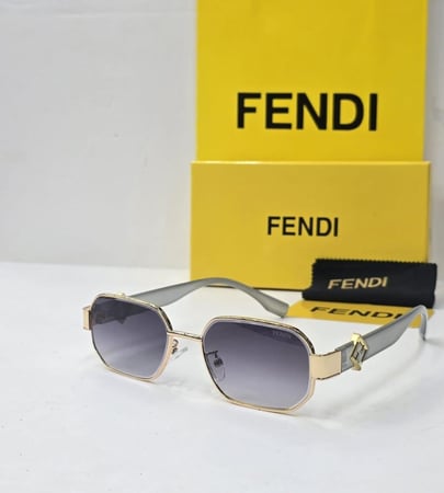 نظارة فندي شمسية بطابع عصري – إطار أسود أنيق وعدسات داكنة بحماية UV400