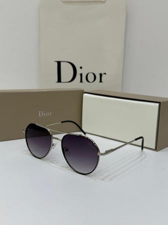 نظارة ديور فاخرة بإطار أسود أنيق وعدسات بنفسجية متدرجة 27