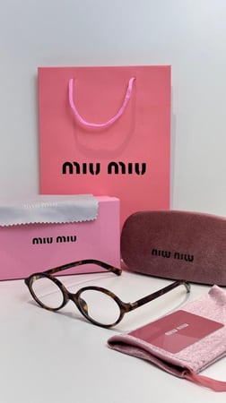 نظارة شمس ميو ميو شفاف – إطار أنيق وعدسات راقية