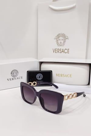 نظارة فرزاتشي سوداء بتصميم ذراع فريد يجمع بين القوة والأنوثة