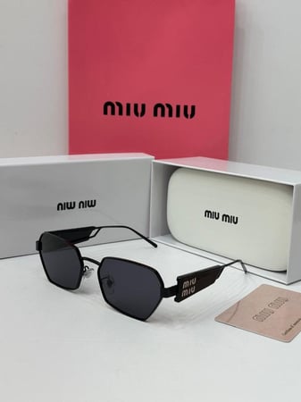 نظارة شمس ميو ميو – إطار أنيق وعدسات راقية